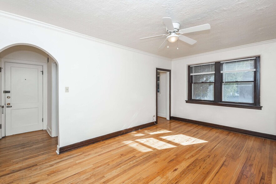 Primary Photo - The Honimoon