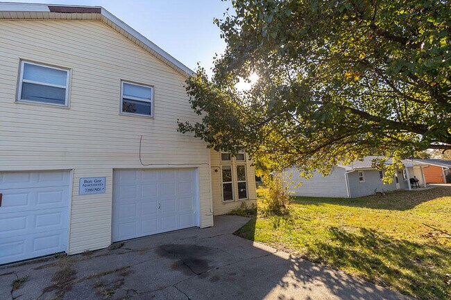 Building Photo - 7216 N Moberly Dr