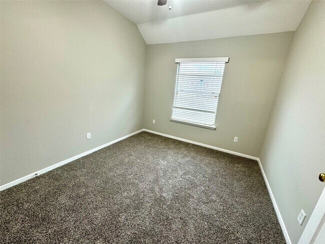 Building Photo - 20914 Medallion Pointe Dr