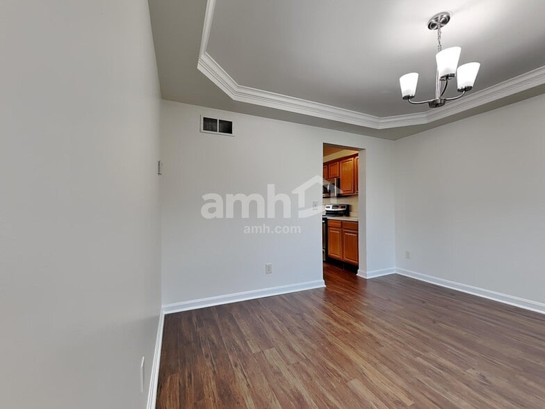 Building Photo - 8400 Woodcreek Dr