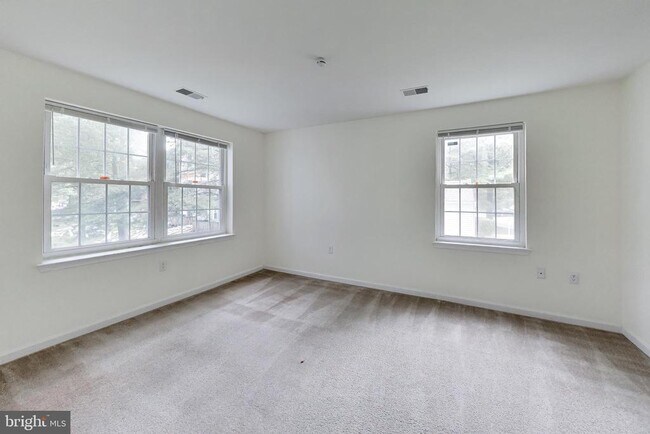 Building Photo - 18310 Streamside Dr