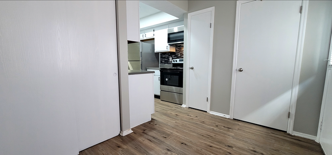 Building Photo - Beautiful 2 bedroom 1.5 bath Condo with at...