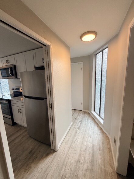 Building Photo - 2117 Dexter Ave N