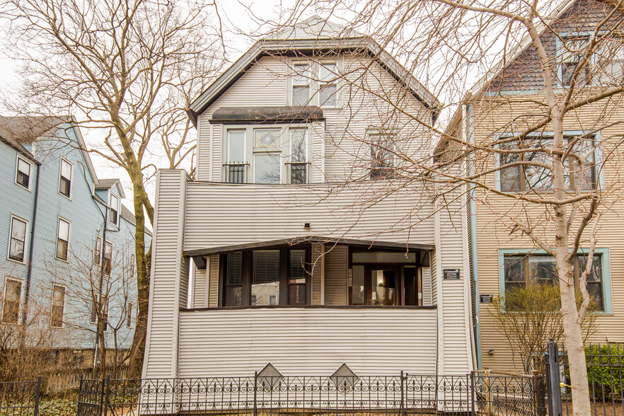 Building Photo - 3250 N Lakewood Ave