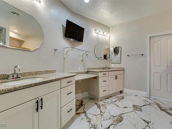 Building Photo - 2101 Diamond Bar Dr