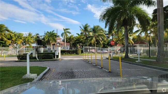 Building Photo - 2864 SW 83rd Ave