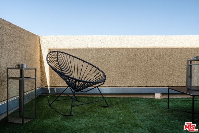 Building Photo - 201 E Angeleno Ave