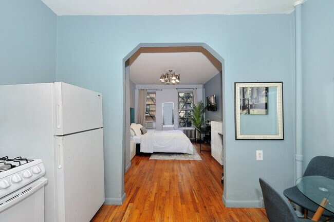 Building Photo - 165 E 89th St