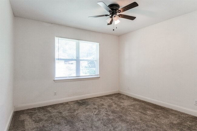 Building Photo - 10019 Olmos Dr