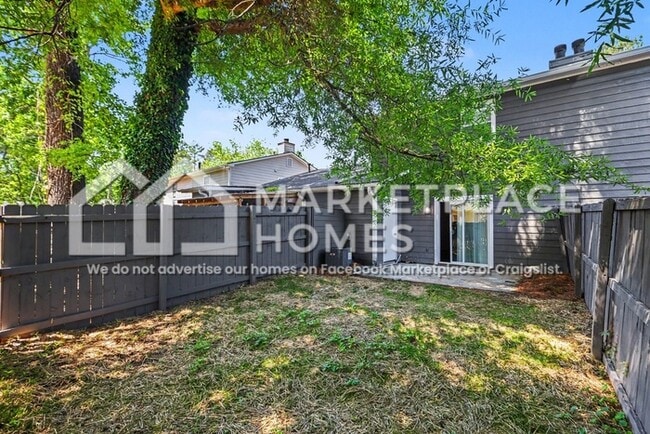 Building Photo - 5128 Lakeview Ct