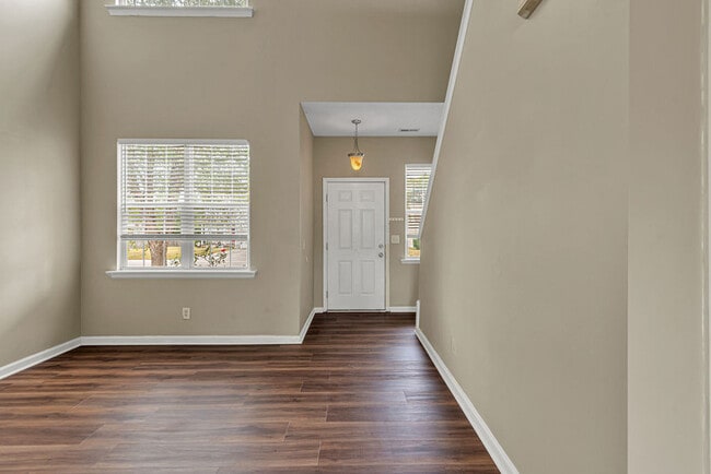 Building Photo - 106 Briar Hollow Dr