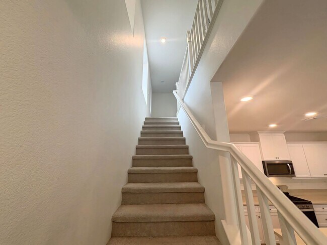 Building Photo - Beautiful Condo