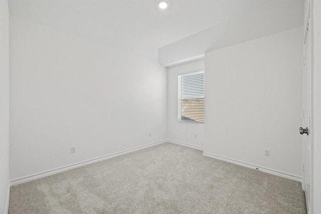 Building Photo - 1648 Tinnen House St