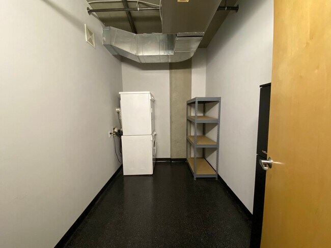 Building Photo - Elegant Pearl District Residence with Designer Kitchen, Floor-to-Ceiling Windows & Secured Parking