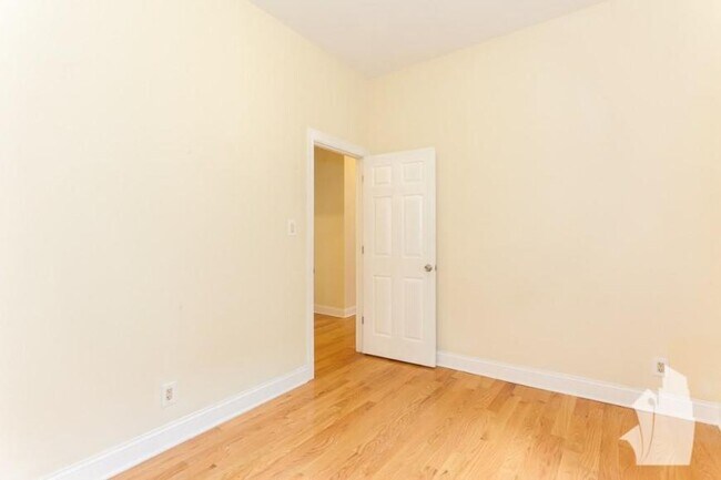 Building Photo - 2 bedroom in Chicago IL 60610