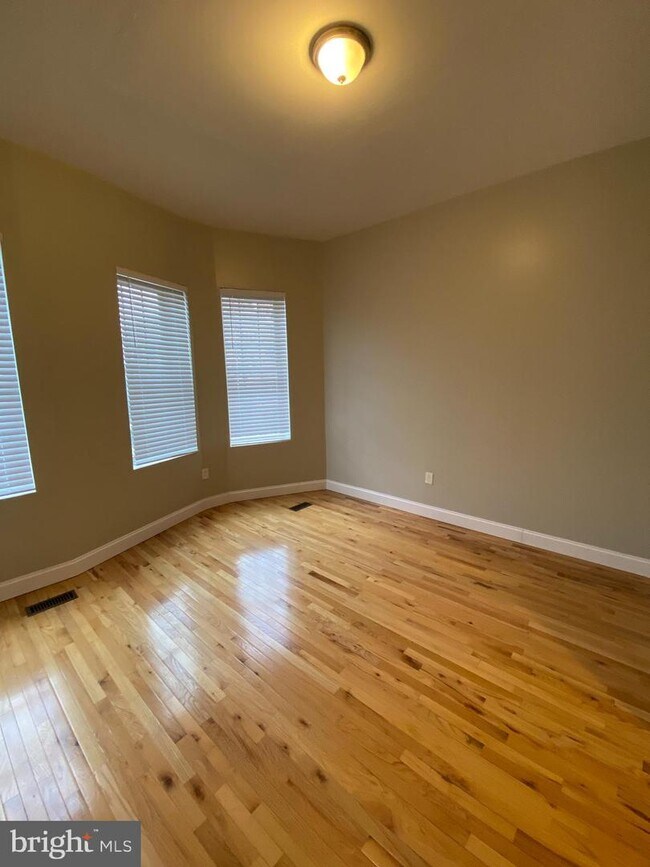 Building Photo - 2202 Greenmount Ave