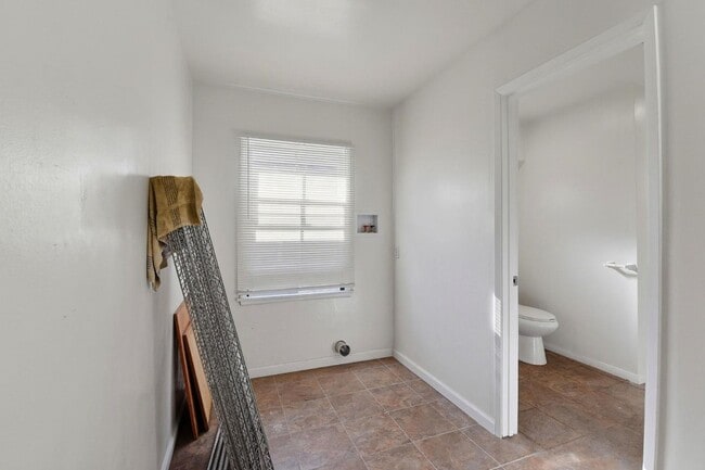 Building Photo - 18601 Keswick St