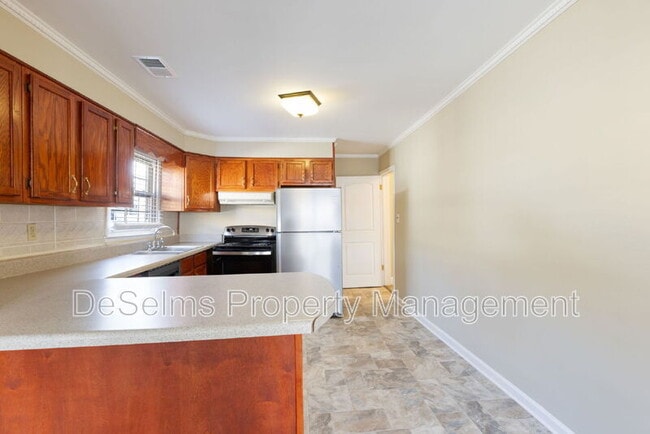 Building Photo - 922 Wedgewood Ave