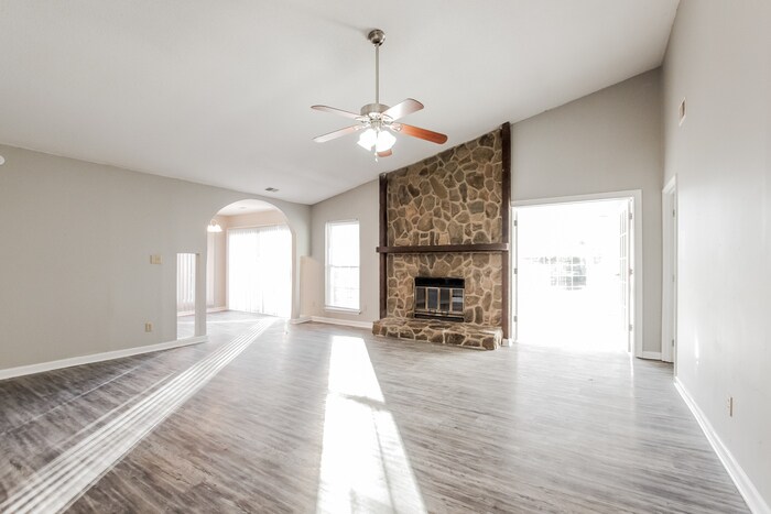 Building Photo - 6701 Woodthrush Dr