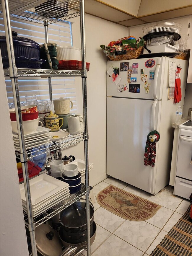 Building Photo - 9070 Lime Bay Blvd