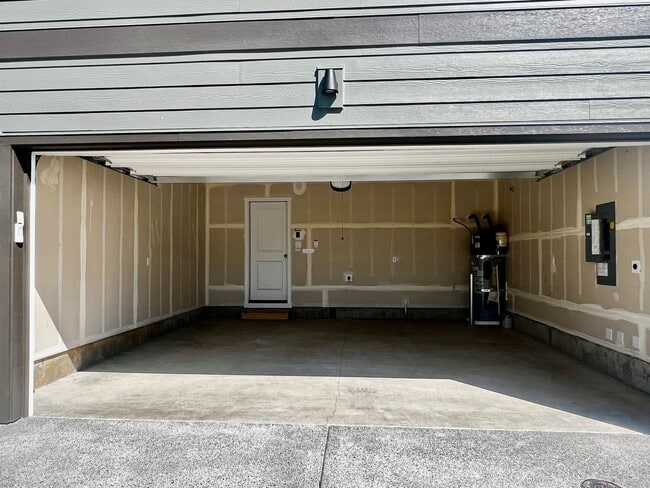 Building Photo - Ask about FREE RENT  WOW !! Easy Livin, in...