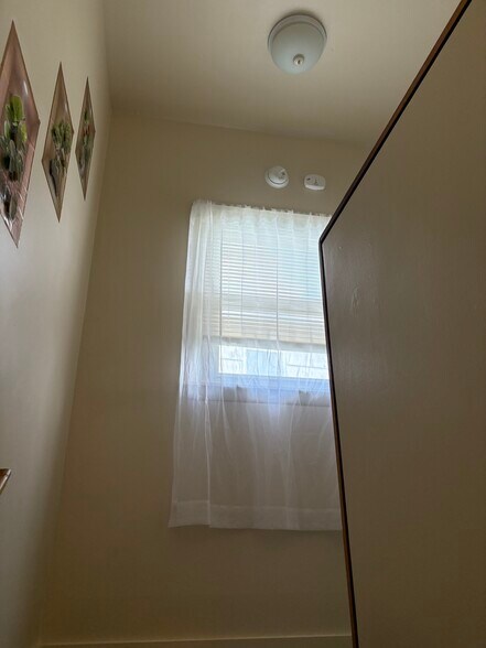 2fl hallway - 107 Robert Dr