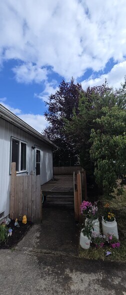 Building Photo - 27914 Hinkleman Rd