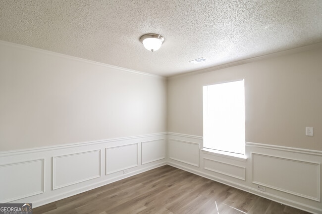 Building Photo - 165 Colser Drive