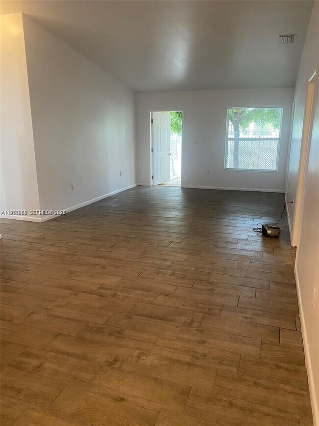 Building Photo - 15121 SW 106th Ave