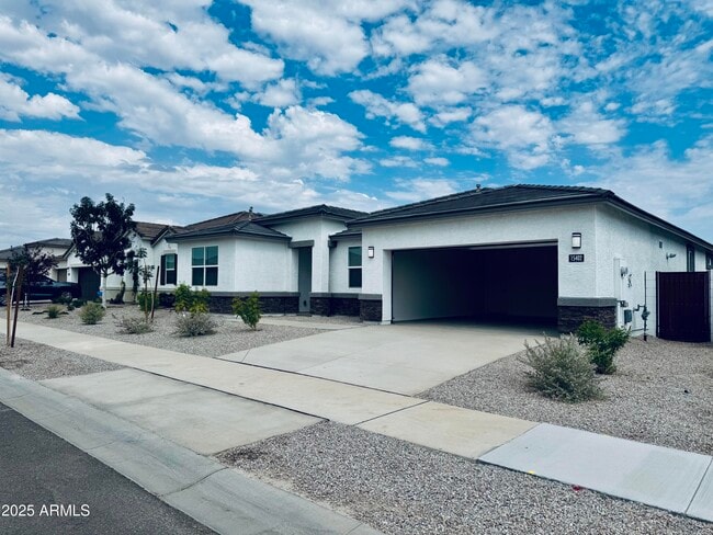 Building Photo - 15402 W Cottontail Ln