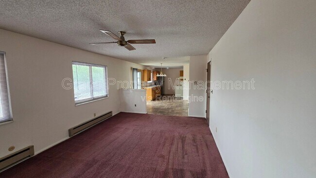 Building Photo - 1044 Maple Dr