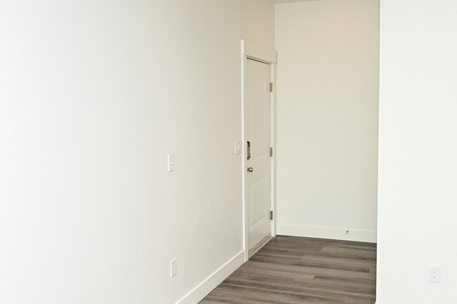 Building Photo - 460 W 15 S