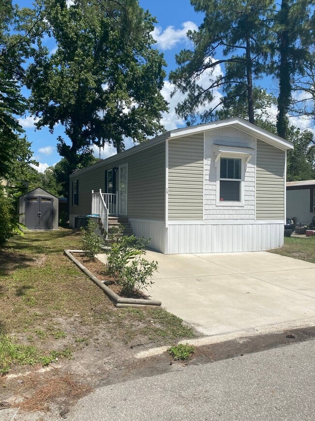 Primary Photo - 1600 NE 12th Ave