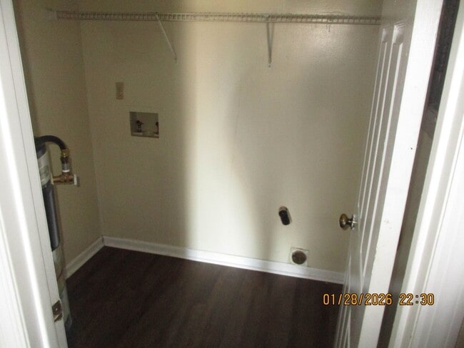 Building Photo - 305 Station Crossing Dr