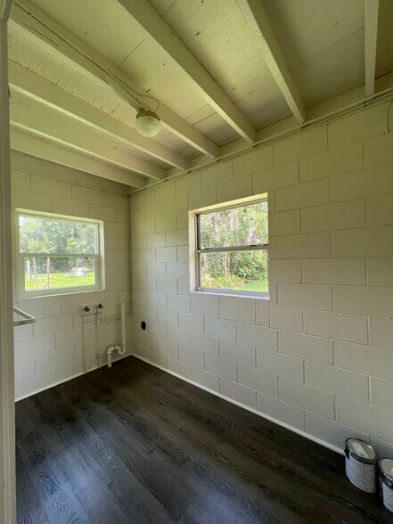 Building Photo - 1405 W Talton Ave