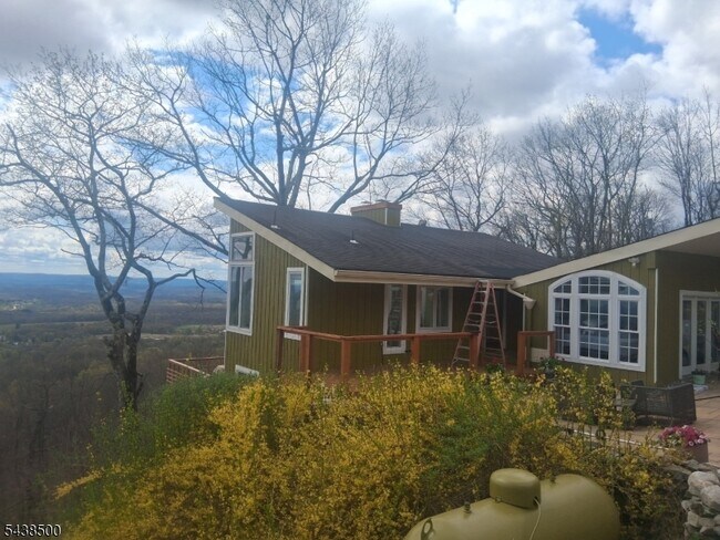 Building Photo - 20 Upper Mountain Rd