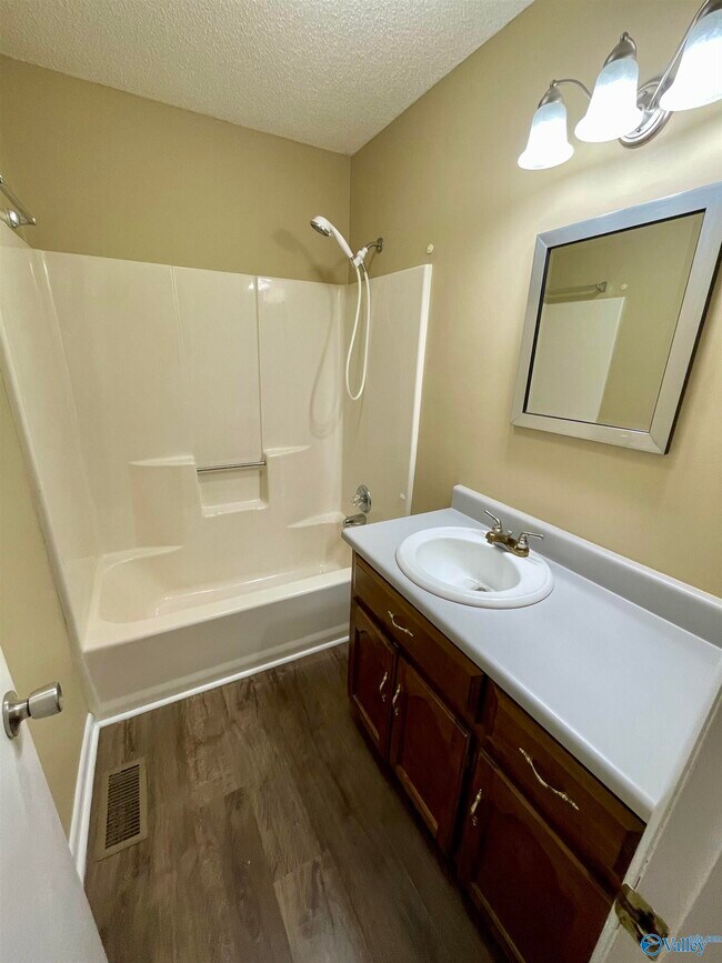 Building Photo - 17556 Fairway Dr