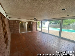 Building Photo - 2713 W Mistletoe Ave