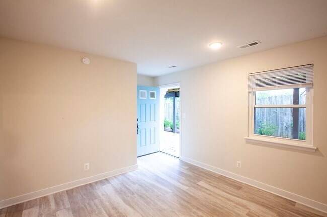 Building Photo - 1000 Monticello Rd