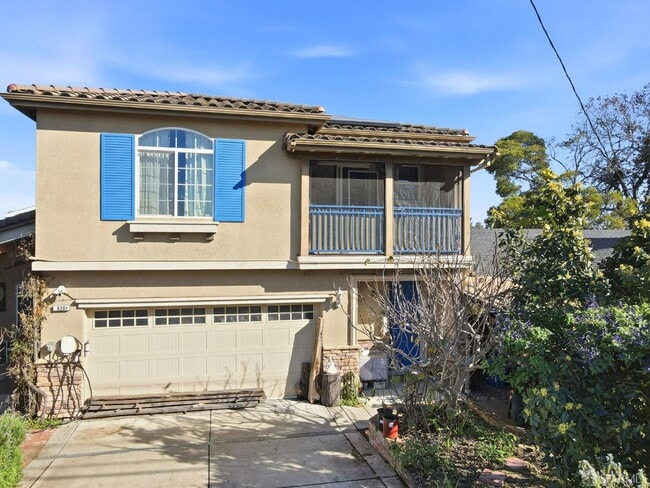 Building Photo - 820 Almar Ave