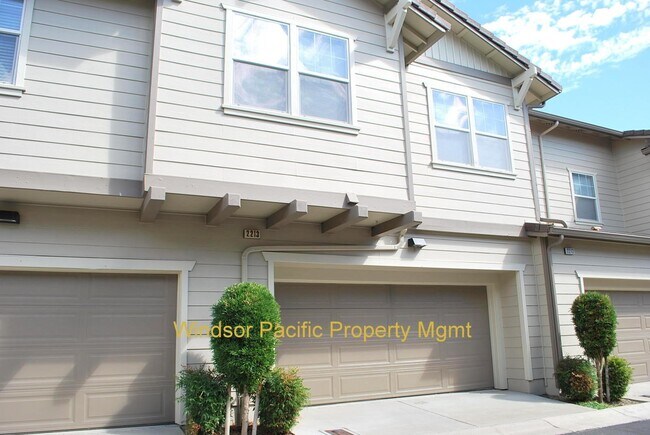 Building Photo - Month to month Rental ! Beautiful & Spacious End Unit Home in Shelbourne at Windemere! Top Rated ...