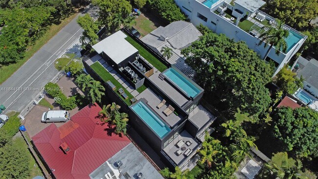 Building Photo - 420 SW 15th Rd