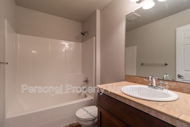 Building Photo - 1413 NE 83rd Dr