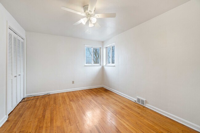 Unit 2 Bedroom 2 - 6569 Rosemoor St