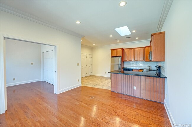 Building Photo - 328A Main St