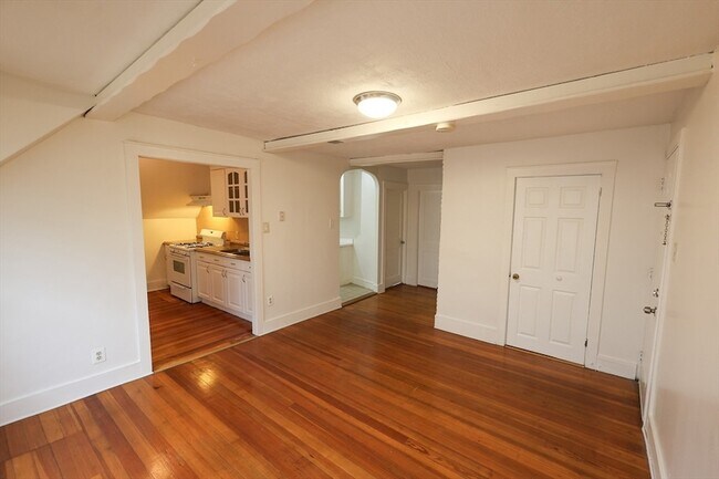 Building Photo - 498 Whipple St