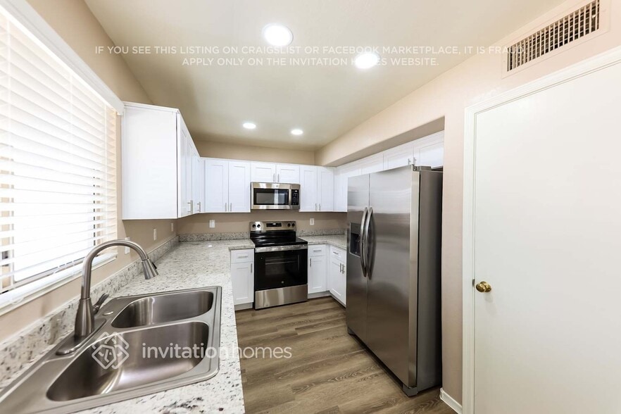 Building Photo - 15787 W Anasazi St