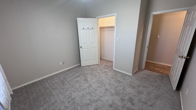 Building Photo - 607 Mustang St