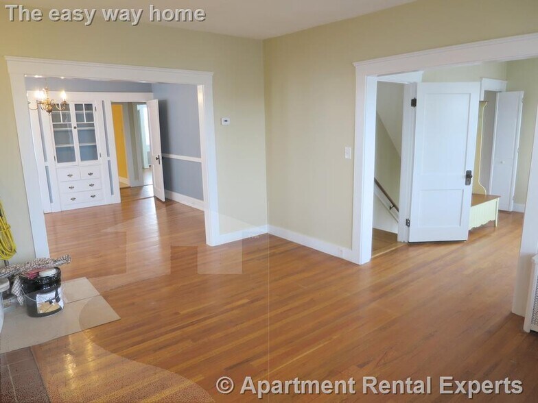 Building Photo - 1098 Fellsway