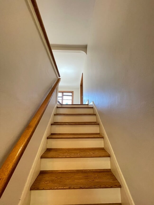 Building Photo - Available Sept 6! - Beautiful 4 Bed 3 Bath